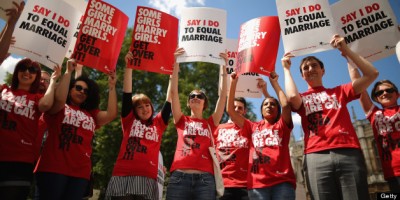 영국의 동성결혼 합법화 결정에 대한 환영모습